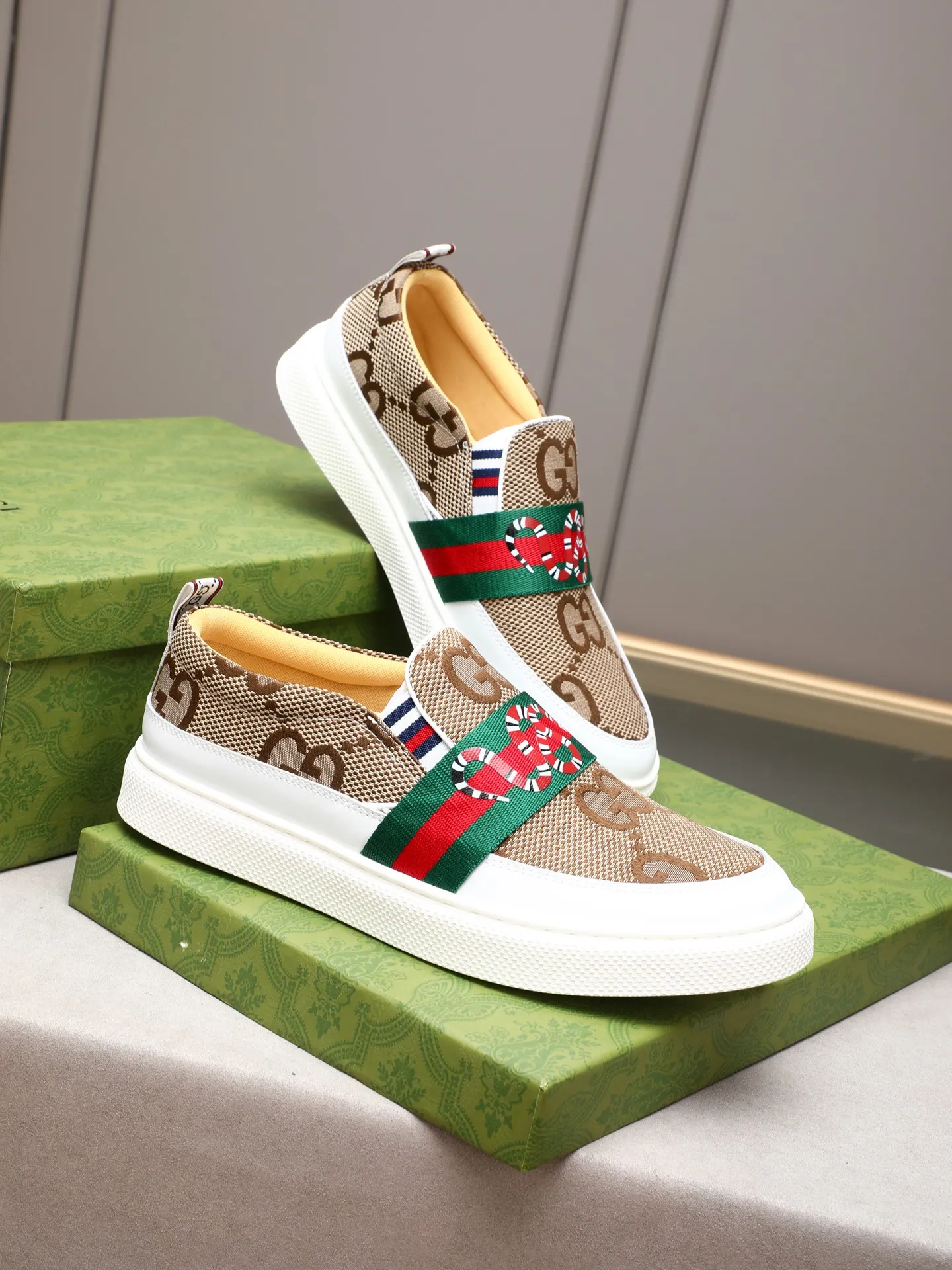 PP400 Dior upper cowhide ➕Dior classic fabric ➕Leather lining original non-slip wear-resistant lightweight soft outsole Style category: men's casual shoes, trendy style, comfortable on the feet Color: actual picture color 38-44 size (45 customized)